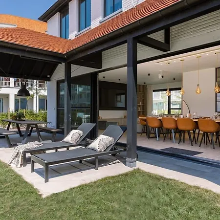 Huswell - Luxurious House With Indoor Elevator In *