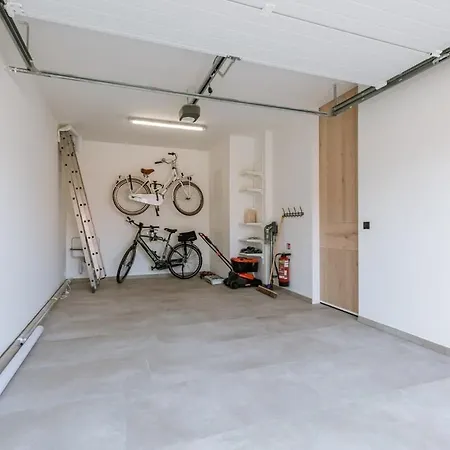 Huswell - Luxurious House With Indoor Elevator In