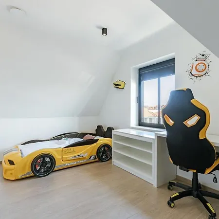 Huswell - Luxurious House With Indoor Elevator In Villa *