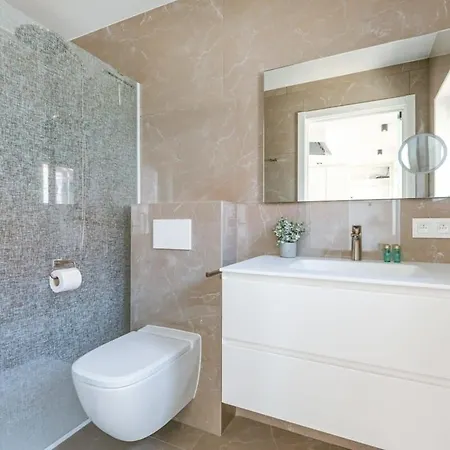 Huswell - Luxurious House With Indoor Elevator In Villa *