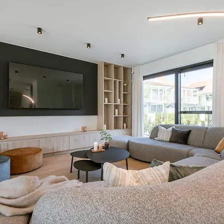 Villa Huswell - Luxurious House With Indoor Elevator In