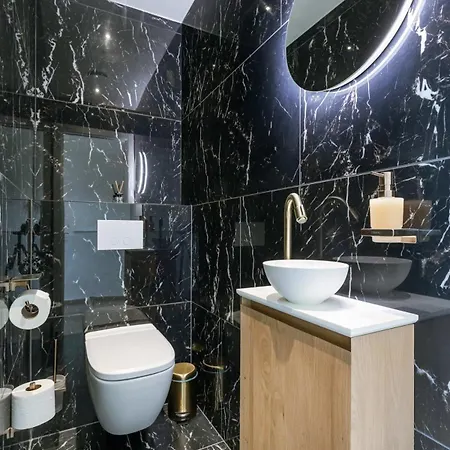 Huswell - Luxurious House With Indoor Elevator In *